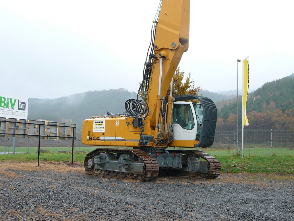 Liebherr 944 steht bei BIV-Baumaschinen in 03781 Saalfeld am 09.11.2009