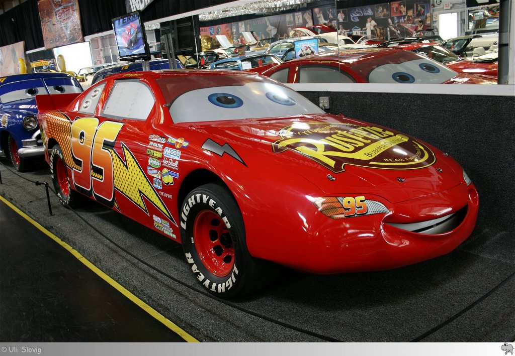 Lightning McQueen aus dem Disney Film  Cars . Ausgestellt im Volo Auto Museum Illinois, USA. Die Aufnahme entstand am 13. September 2011.
