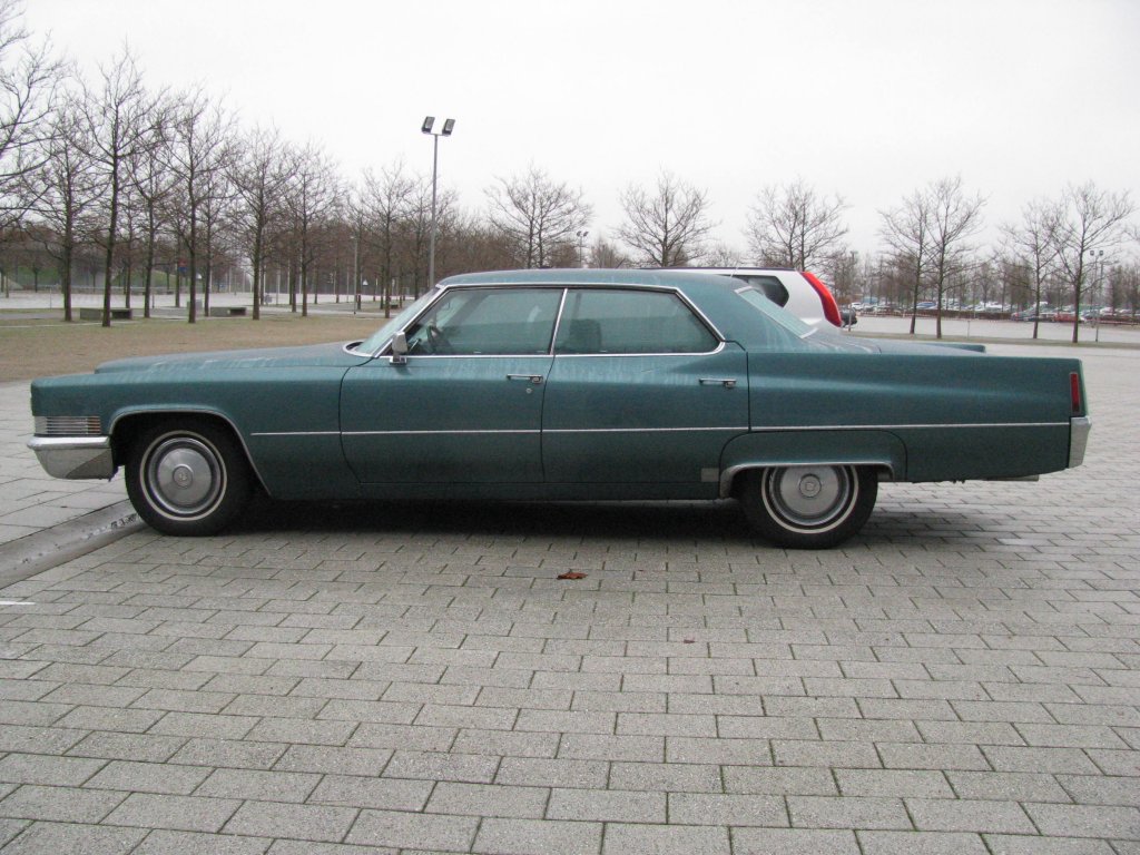 Limousine Cadillac ... aus dem ehem. Landkreis Bad Doberab (DBR),gesehen beim 4. Oldtimer & Winterteilemarkt, HanseMesse, Rostock-Schmarl [06.01.2013]