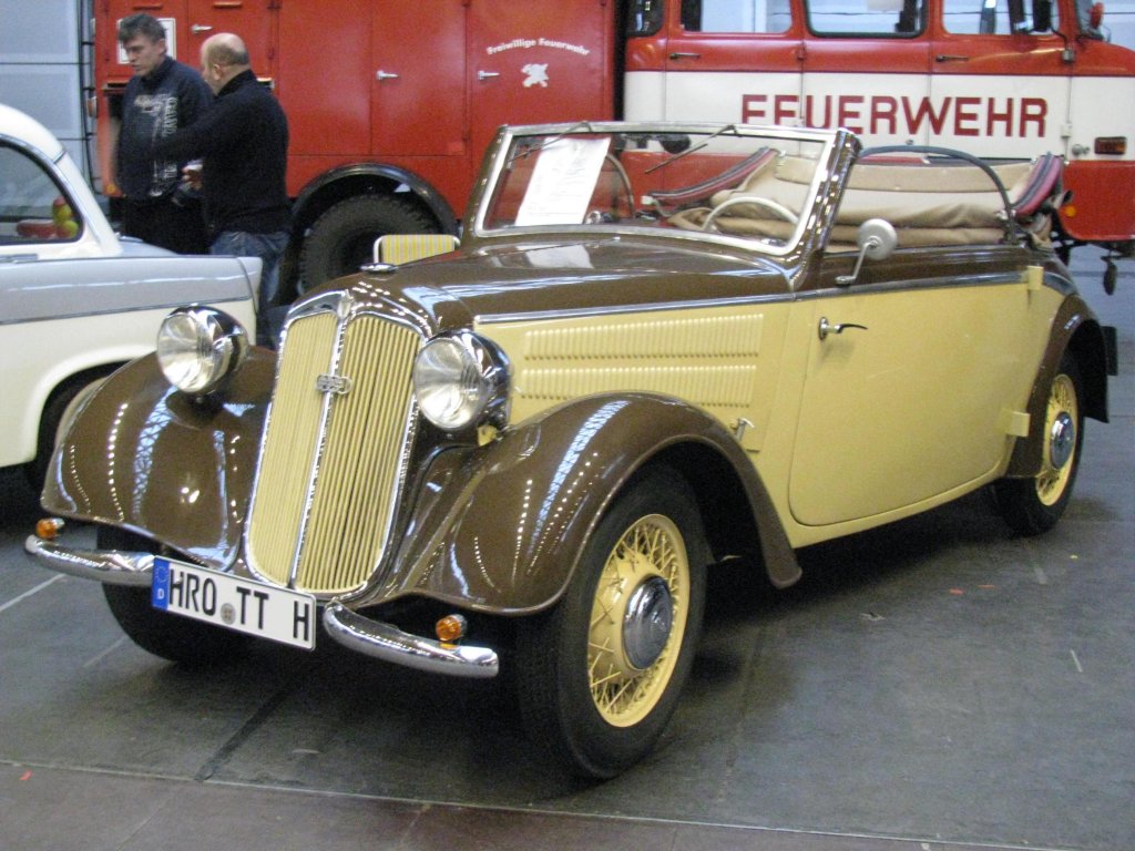 Limousine DKW F 8, Baujahr 1940, aus der Hansestadt Rostock (HRO), gesehen beim 4. Oldtimer & Winterteilemarkt, HanseMesse, Rostock-Schmarl [06.01.2013]