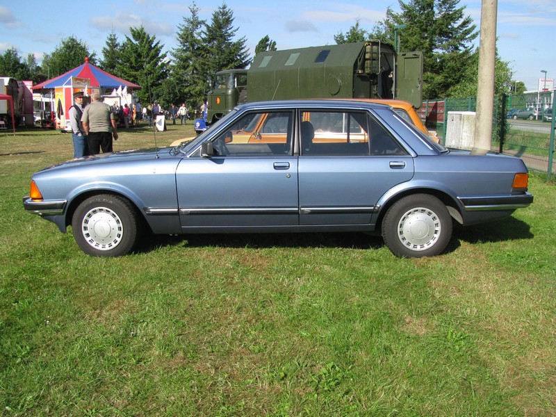 Limousine Ford 2.3 GL  Granada  aus dem alten Landkreis Ludwigslust (LWL) beim 11. Oldtimertreffen Hagenow [26.08.2012] 