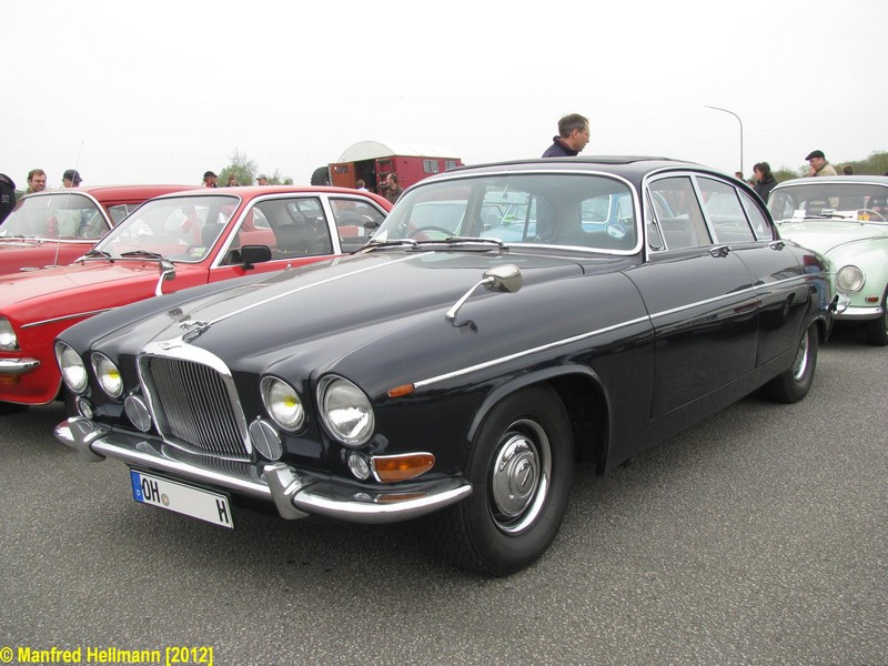 Limousine JAGUAR 420, gebaut von 1966 - 1968, aus dem Landkreis Stormarn (OD) fotografiert beim Oldtimer-Treffen in Lbeck-Blankensee, Lbeck [29.04.2012]
