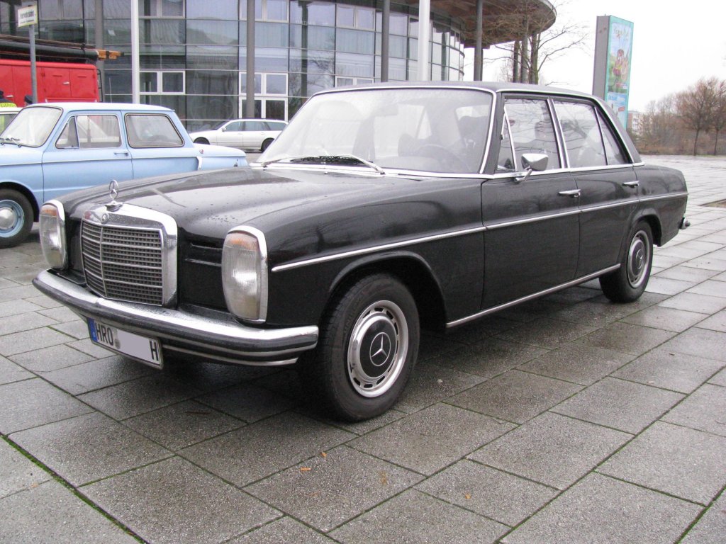 Limousine  MB ... aus der Hansestadt Rostock (HRO), gesehen beim 4. Oldtimer & Winterteilemarkt, HanseMesse, Rostock-Schmarl [06.01.2013]