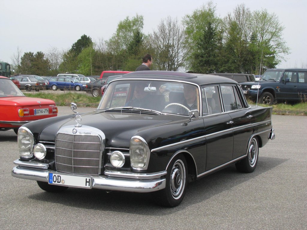 Limousine MB ..., Baujahr 1966, aus dem Landkreis Stormarn (OD), fotografiert beim Oldtimer-Treffen in Lübeck-Blankensee, Lübeck [29.04.2012]