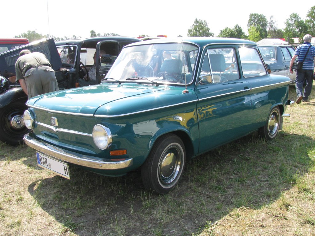 Limousine NSU Prinz L (4) der ersten Serie (1969-1973) aus dem Landkrteis Barnim (BAR) bei der Oldtimer-Show in Paaren/Glien am [12.06.2011]
