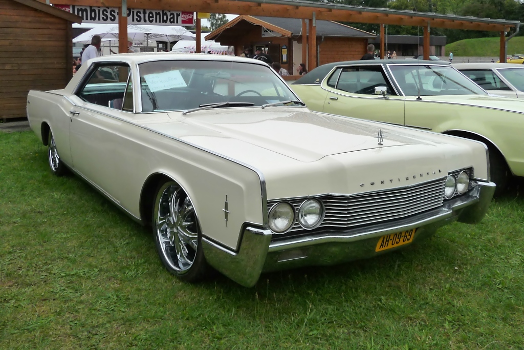 Lincoln Continental, Baujahr 1966, US-Car-Show Grefrath 2011-08-21