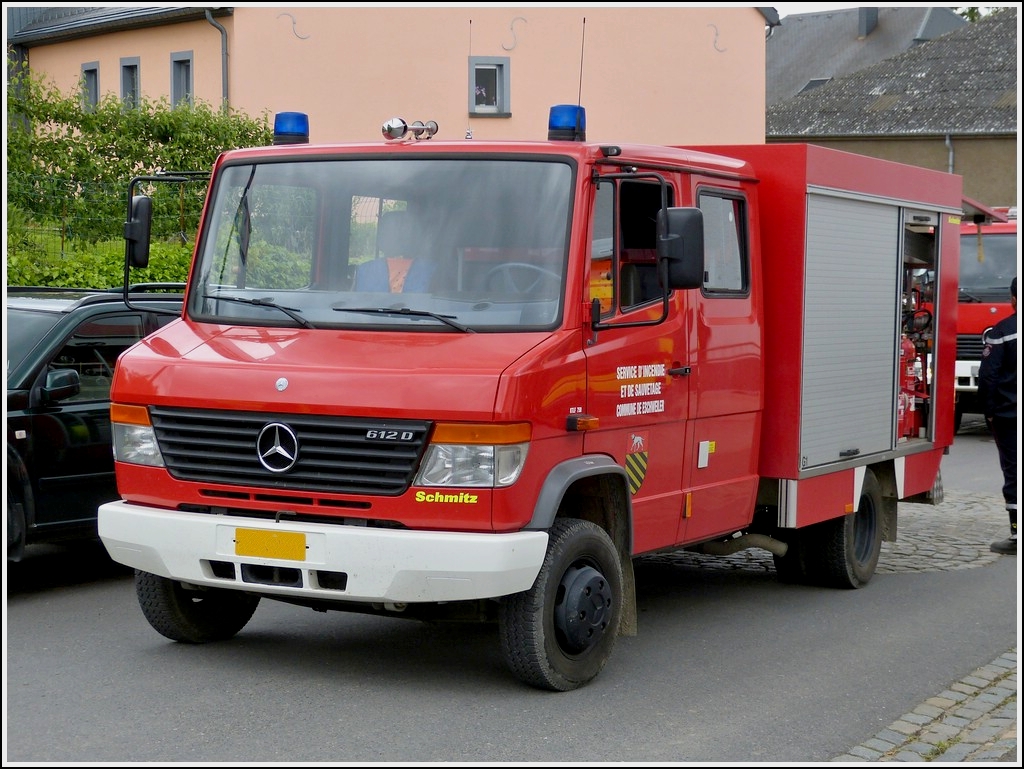 M-B 612 D der Feuerwehr aus Eschweiler, aufgenommen whrend einer Uebung am 09.06.2012.