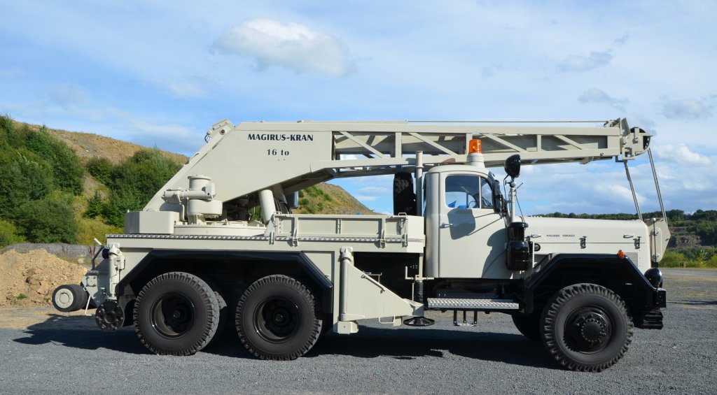 Magirus Uranus mit 16t Kran. (Aufnahme 25.08.2012 im Stffelpark in Enspel)