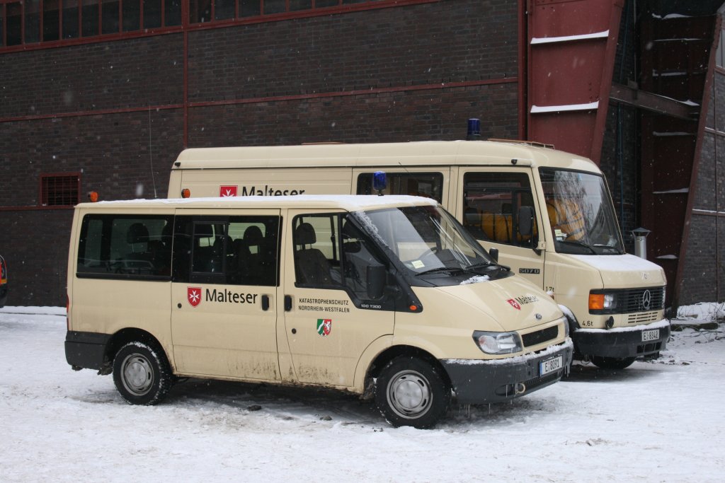 Malteser Essen
E 8091
Ford Transit 100 T300
Aufgenommen bei der Erffnung der Ruhr 2010 am 10.1.2010 auf der Zeche Zollverein. 

