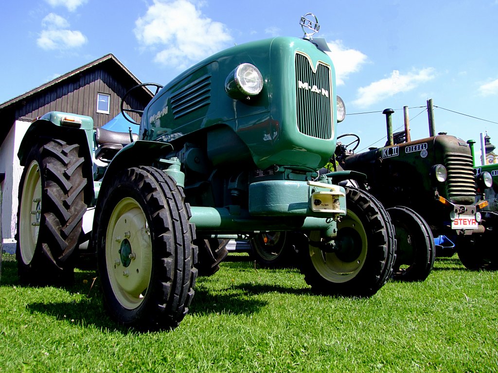 MAN; Baumuster 2 L 4; stellt sich anlsslich einer Oldimerparade in Andorf zur Schau; 120526
