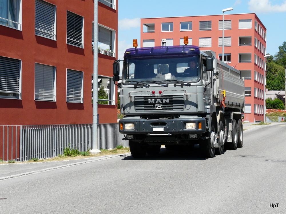 MAN Kipper unterwegs in Lyss am 18.07.2010
