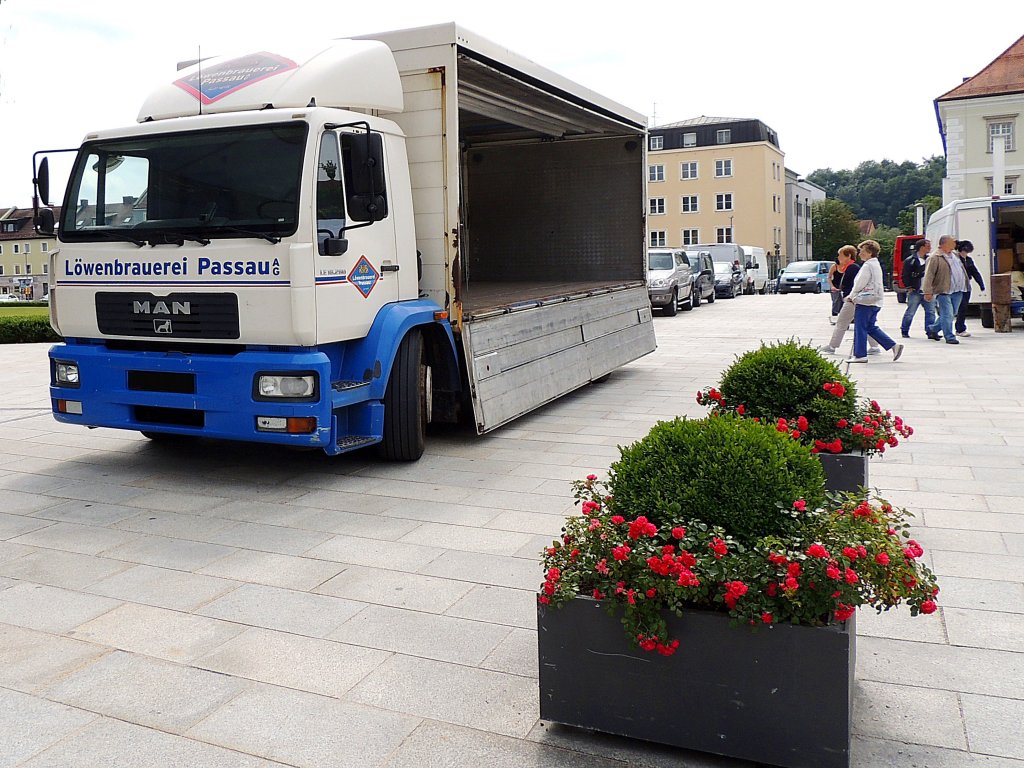MAN LE18.280 der Lwenbrauerei-Passau hat zu einer Veranstaltung die notwendigen Getrnke geliefert; 130629
