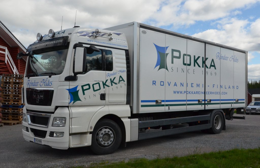 MAN Lkw T6X 18.360 in Rovaniemi/Finnland am Polarkreis gesehen am 22.6.2012.