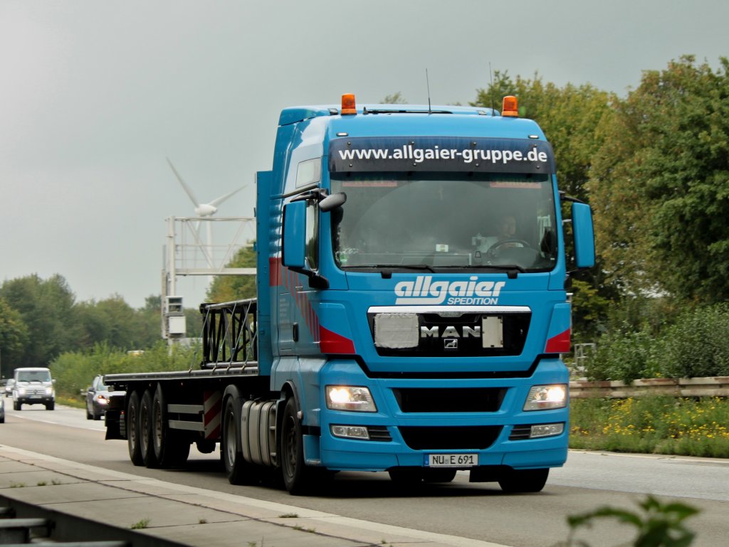 MAN mit Pritschenauflieger am 12.08.2011 auf der A4 kurz hinter der Niederlndischen Grenze.