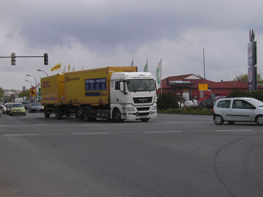 MAN-POST-LKW unterwegs am 28.Mai 2010 beim Abbiegen an einer Kreuzung in Bergen/Rgen.