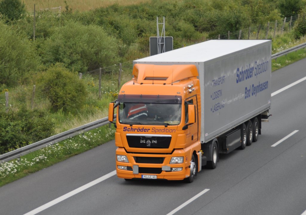 MAN Sattelzug, auf der A2, bei Lehrte am 21.07.2011.