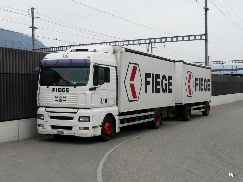 MAN TAG 18.440 mit Pritschenaufbau in Rothrist am 12.03.2011