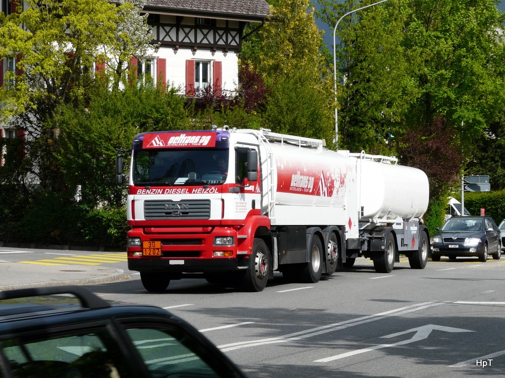 MAN Tanklastwagen mit Hnger unterwegs in Nidau am 02.05.2013