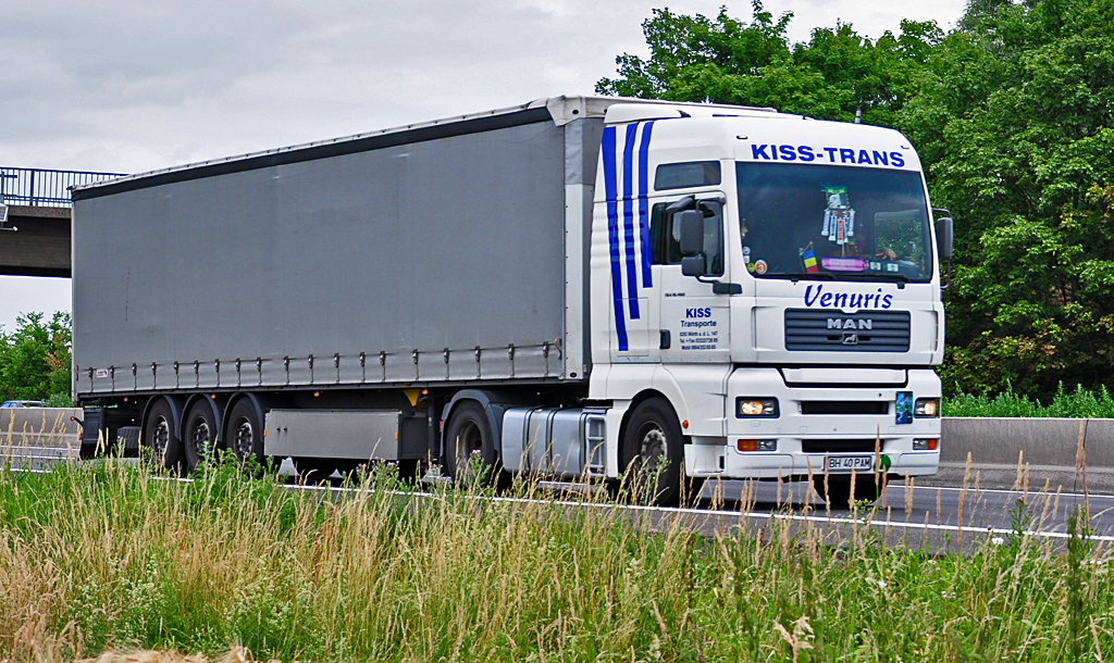 MAN TGA 18.460  Venturis  auf der A61 bei Heimerzheim - 05.07.2010