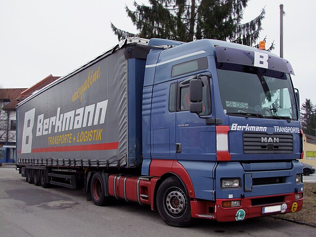 MAN TGA18.460 der Vorarlberger Spedition Berkmann am Rieder Bahnhofvorplatz;110313