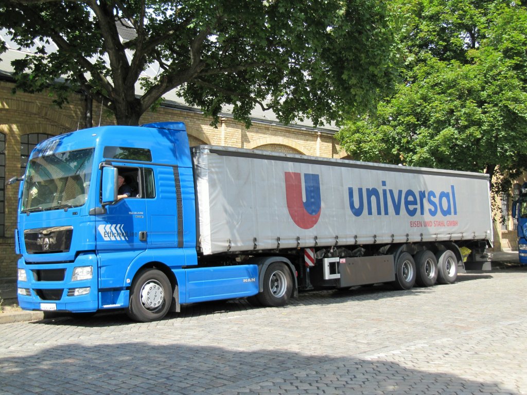 MAN TGX 18.440 Sattelzug der Universal Eisen und Stahl GmbH am 19.07.2013 in Berlin-Moabit