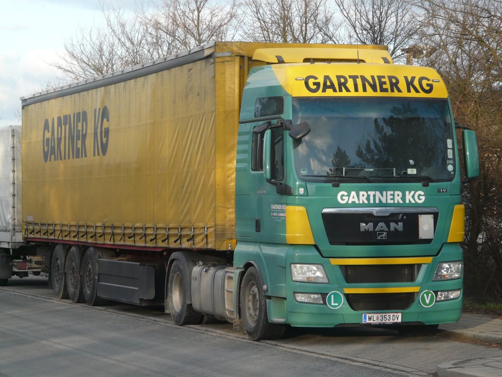 MAN TGX 18.440 der Spedition Gartner aus sterreich im Nrnberger Hafengebiet, 14.01.2012