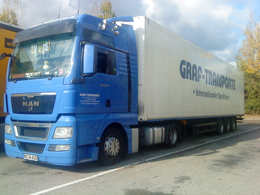 MAN TGX 18.440 XXL LLSU (Lowliner Sattelzug Unterflurmaschiene) der Firma Graf Transporte foto gemacht in Neuenburg a. Rhein, Ex Fahrer: Florian Thurm 12.10.2009