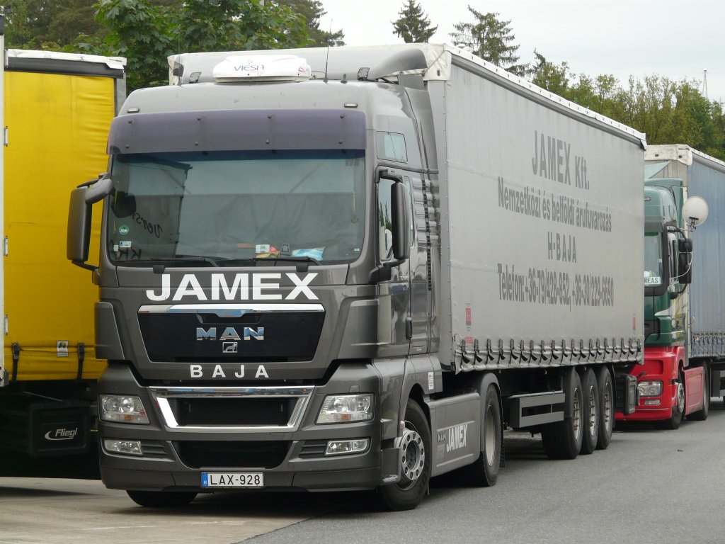MAN TGX  Jamex  aus Ungarn auf dem Rasthof Nrnberg/Feucht. 02.06.2011