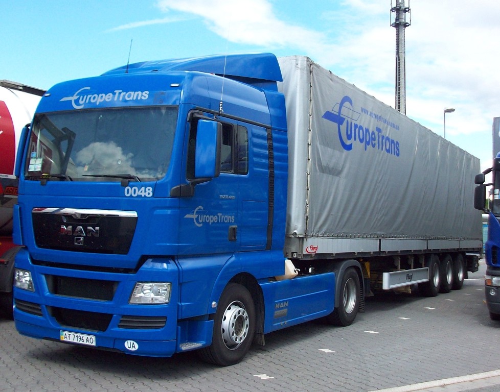 MAN TGX Xl Europe Trans Pritschen Planensattelzug in Herten bei einer Pause am 15.05.2012