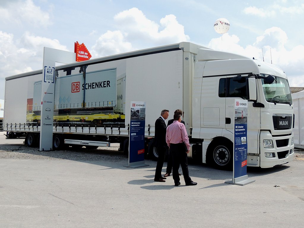MAN TGX18.400, mit Aufliegergesamthhe von 4Metern, wurde auf der Transport-Logistic2013 in Mnchen vorgestellt; 130607