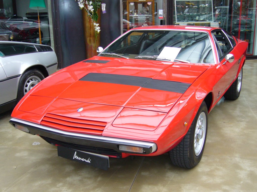 Maserati Khamsin. 1973 - 1982. Der Khamsin wurde in 425 Exemplaren gebaut. Der 4.9l groe V8-motor leistet 320 PS. Der im Farbton rosso corsa lackierte Wagen ist der 20´te produzierte Khamsin. Meilenwerk Dsseldorf am 26.06.2011.