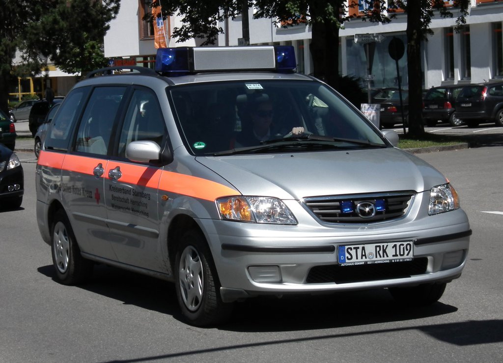 Mazda MPV des BRK whrend des Festzuges in Herrsching am Ammersee, Juli 2010