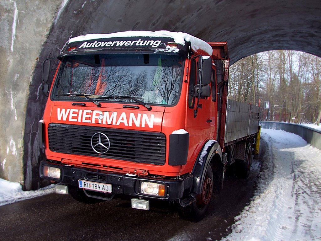 MB-1417 einer Autoverwertung ist am Weg zur Betriebssttte in Ried i.I.;100130