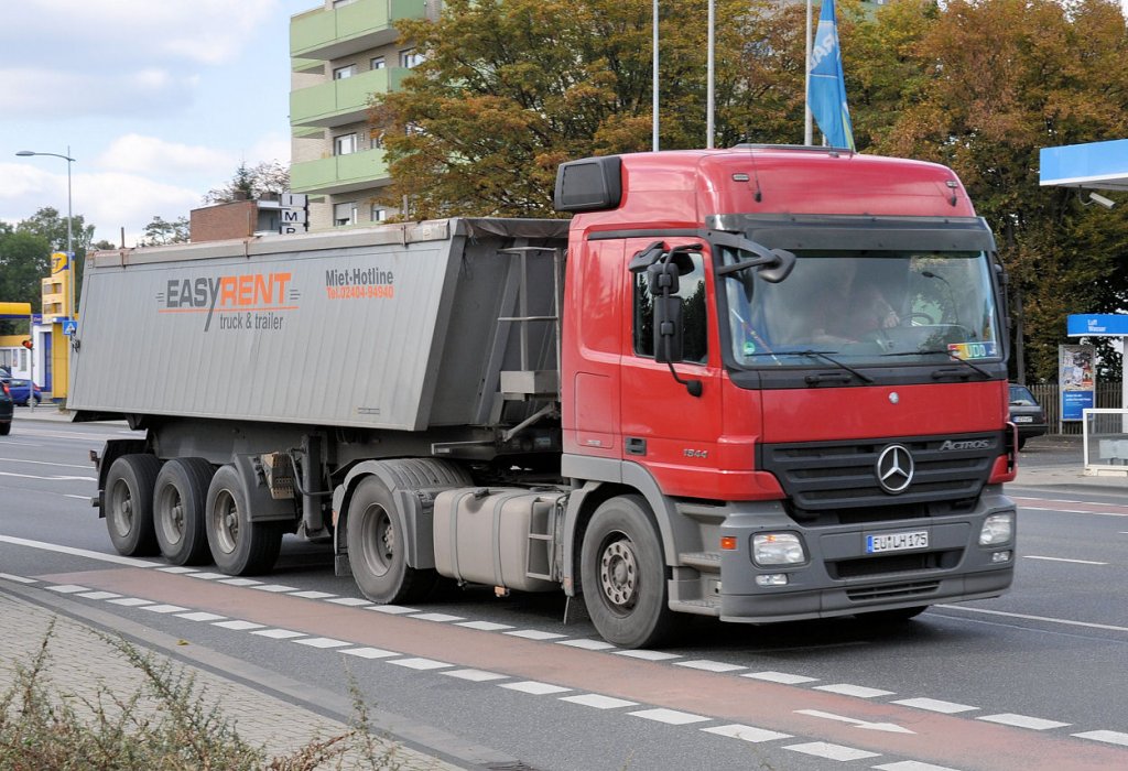 MB Actros 1844 am 14.10.2009 in Euskirchen.