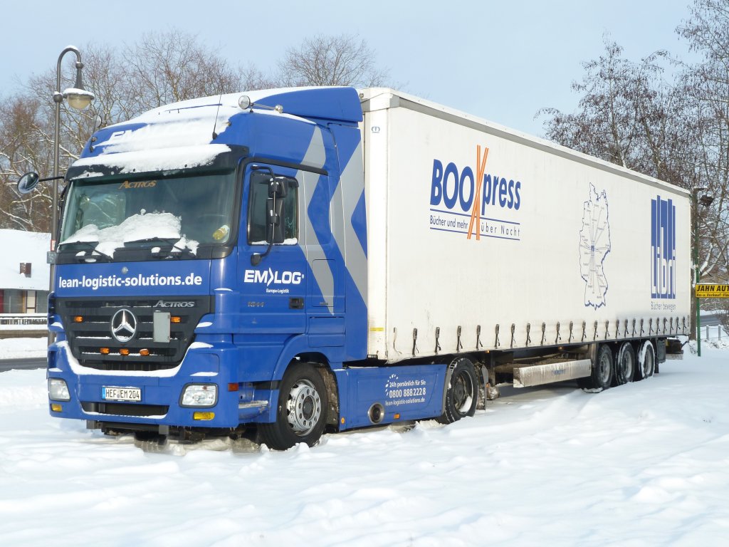MB Actros 1844 von lean-logistic-solutions steht am 4. Adventswochenende 2010 in 36088 Hnfeld