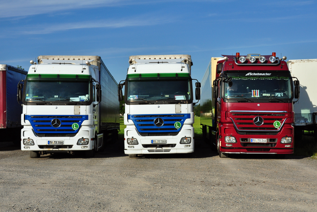 MB Actros im Dreierpack von  Schuhmacher Transporte , Leutkirch 16.07.2011