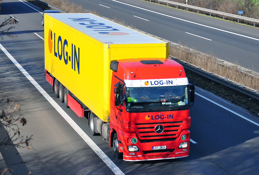 MB Actros  LOG-IN  auf der A61 bei Rheinbach - 17.02.2011