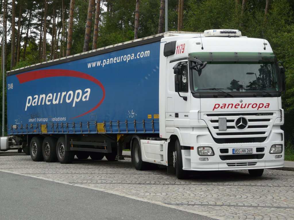 MB Actros MP2 1846  Paneuropa  auf der Rastanlage Nrnberg/Feucht an der A9, 02.06.2011