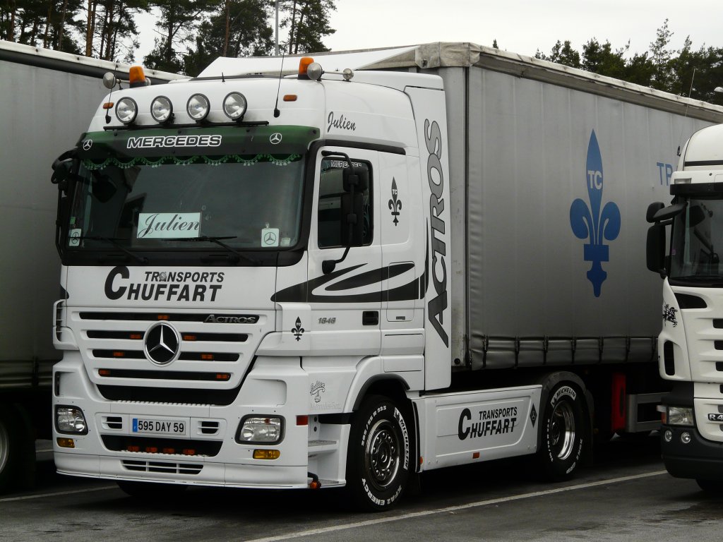 MB Actros MP2 1848  Transports Chuffart  aus Frankreich auf der Rastanlage Kammersteiner Land an der A6, 02.06.2011 