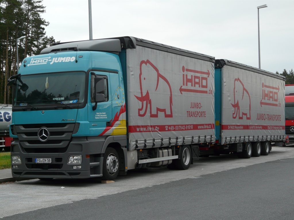 MB Actros MP3 1841 Tandem-Hngerzug der Spedition Ihro auf der Rastanlage Kammersteiner Land, 02.06.2011