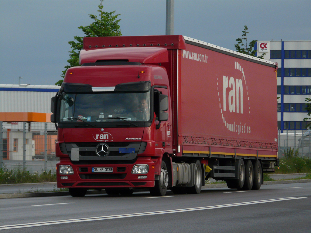 MB Actros MP3 von  RAN Logistics  aus der Trkei unterwegs im Nrnberger Hafengbiet, 04.06.2012