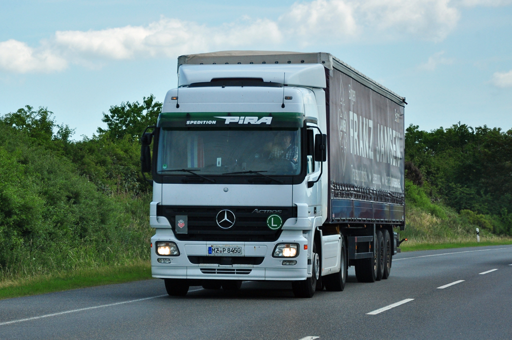MB Actros Pritsche  Spedition Pira  bei Heimerzheim - 17.06.2011
