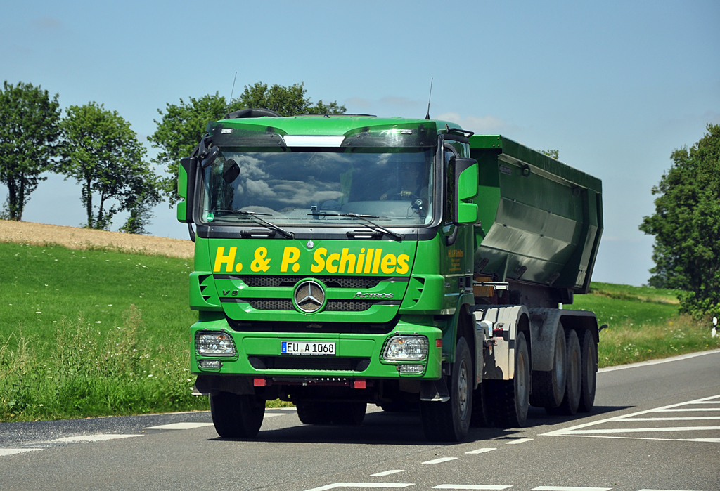 MB Actros V8 von  H.&P. Schilles  bei Kommern - 10.08.2012