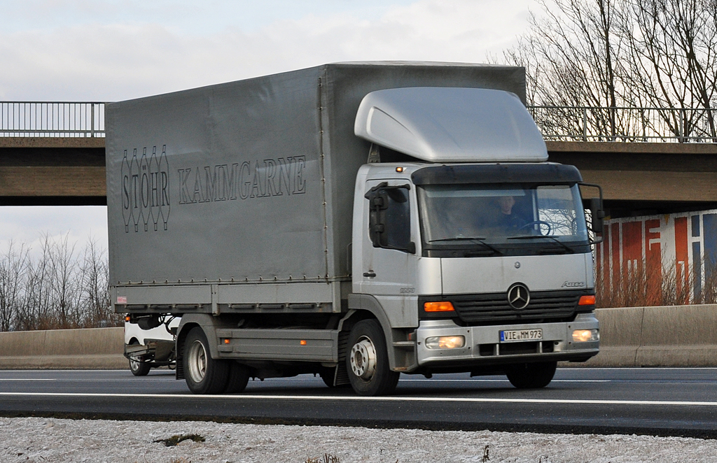 MB Atego 1223 unterwegs auf der A61 bei Miel - 03.01.2011