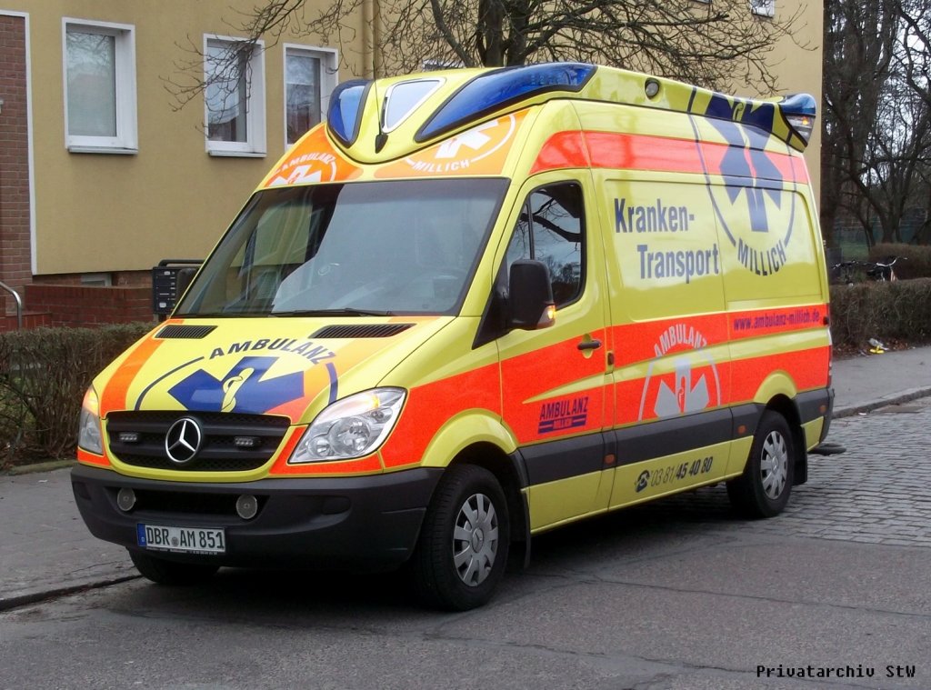 MB-Rettungsfahrzeug der ''Millich Krankentranporte'', Rostock 25.2.2012