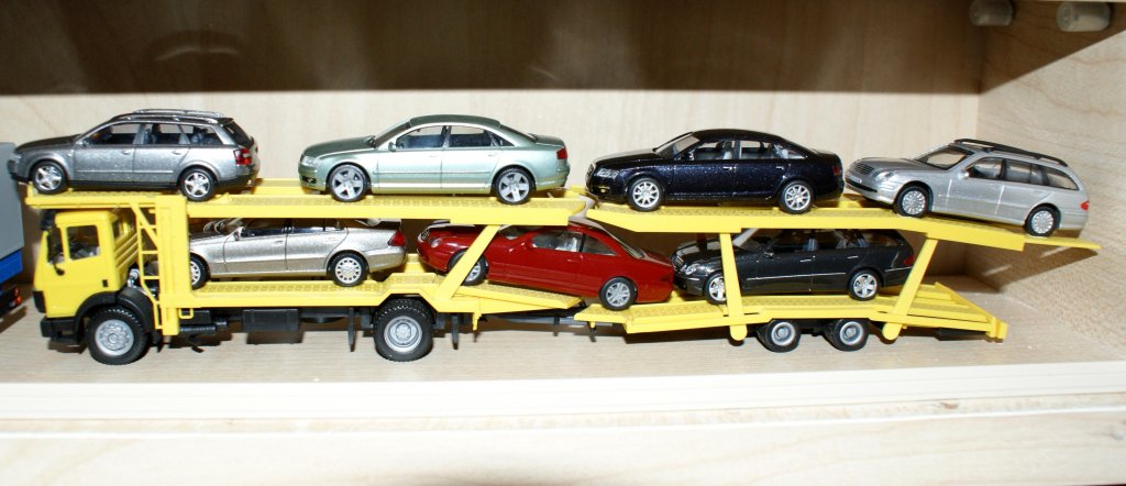MB SK 88' Autotransporterhngerzug beladen Audi A4 (Busch),A6 (Busch),A8 (Herpa),E-Klasse (Herpa) MB CL Coup (Herpa),MB E-Klasse T-Modell CMD (Busch)