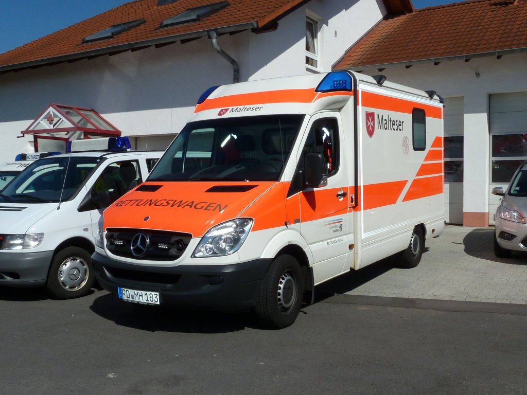 MB Sprinter als Rettungswagen des Malteser-Hilfsdienstes am 27.06.2010 vor dem DRK-Haus in 36100 Petersberg-Marbach