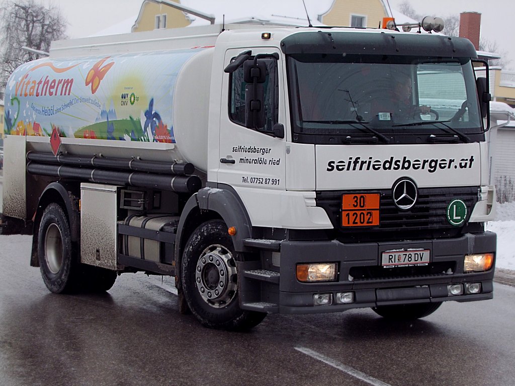 MB wirbt auf seinem Tankaufbau fr Schwefelfreies Heizl;100212