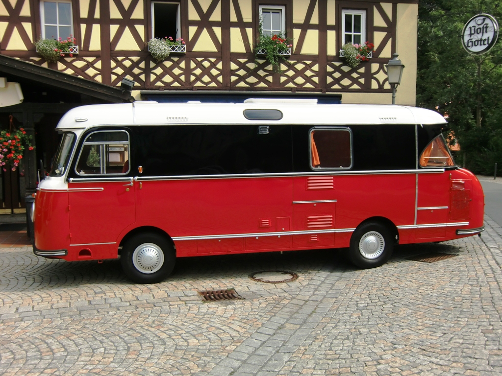 Mein erstes Bild bei Fahrzeugbilder.de und gleich eine kleine Serie. 
Teil 1: Ein MIKAFA Wohnmobil in seiner ganzen Schnheit. Das sehr seltene Fahrzeug konnte ich am 26.07.10 in Wirsberg knipsen. In den anderen Teilen gibts noch diverse Ansichten