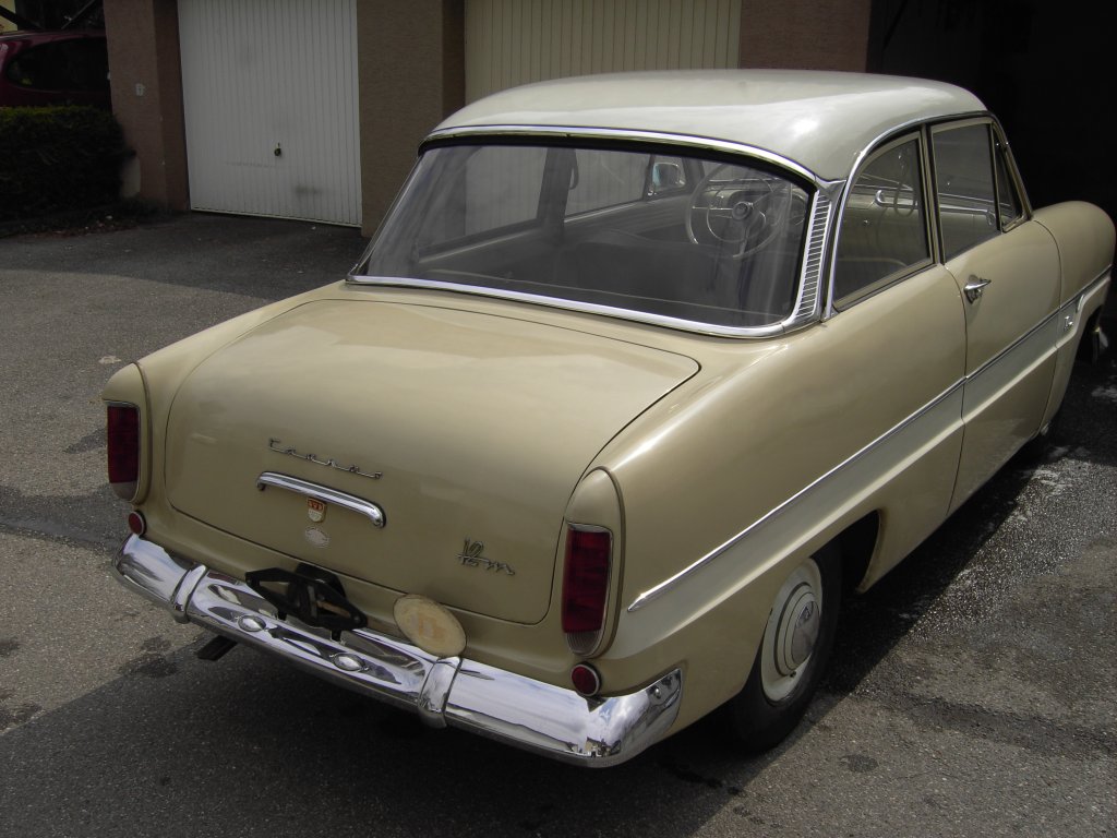 mein Ford 12m G 13 Baujahr 1961 im Originalzustand vor der behutsamen Restaurierung. Aufgenommen am 18.04.2006 in Stuttgart/D.